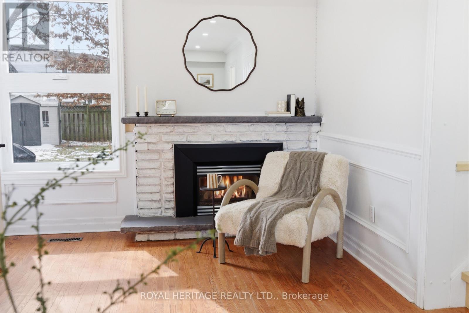 502 Shannon Crescent, Burlington, Ontario  L7L 2R8 - Photo 6 - W12853112