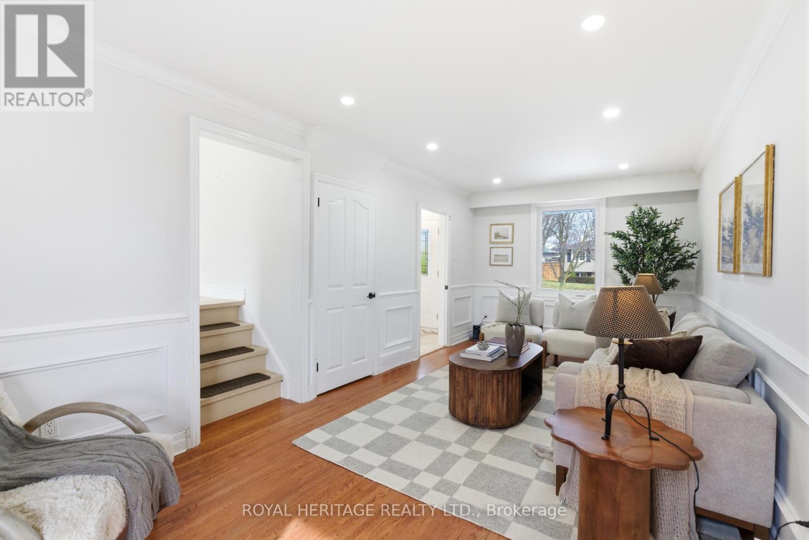 502 Shannon Crescent, Burlington, Ontario  L7L 2R8 - Photo 7 - W12853112