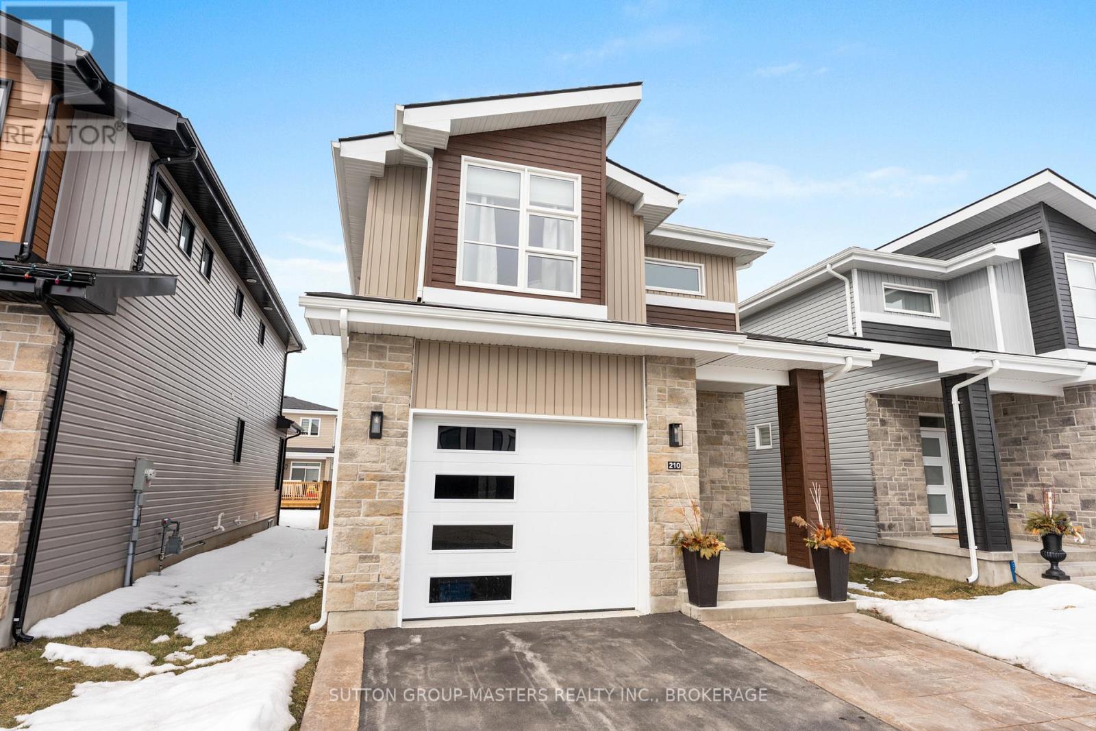 210 Superior Drive, Loyalist (Amherstview), Ontario  K7N 0G1 - Photo 3 - X12853110