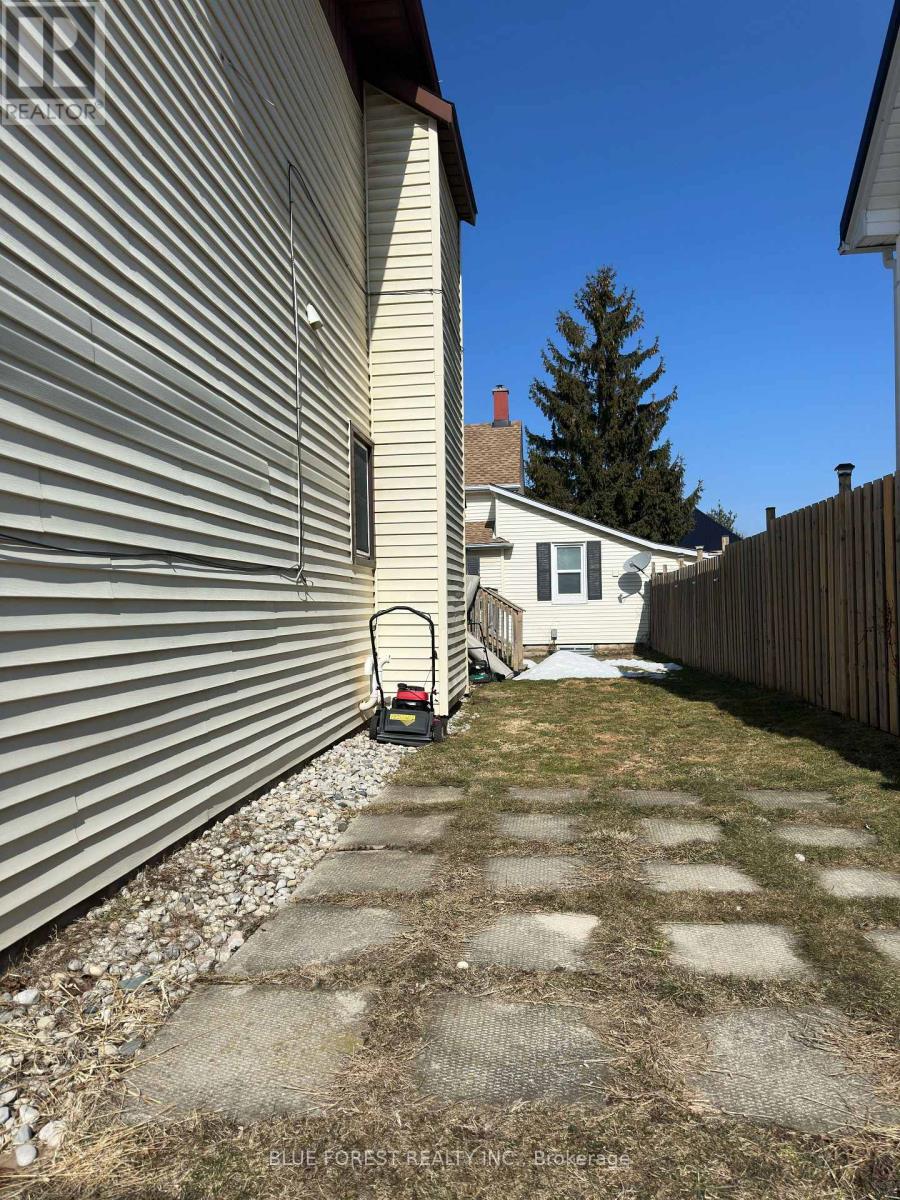 23 Barnes Street, St. Thomas, Ontario  N5R 2V4 - Photo 4 - X12853090