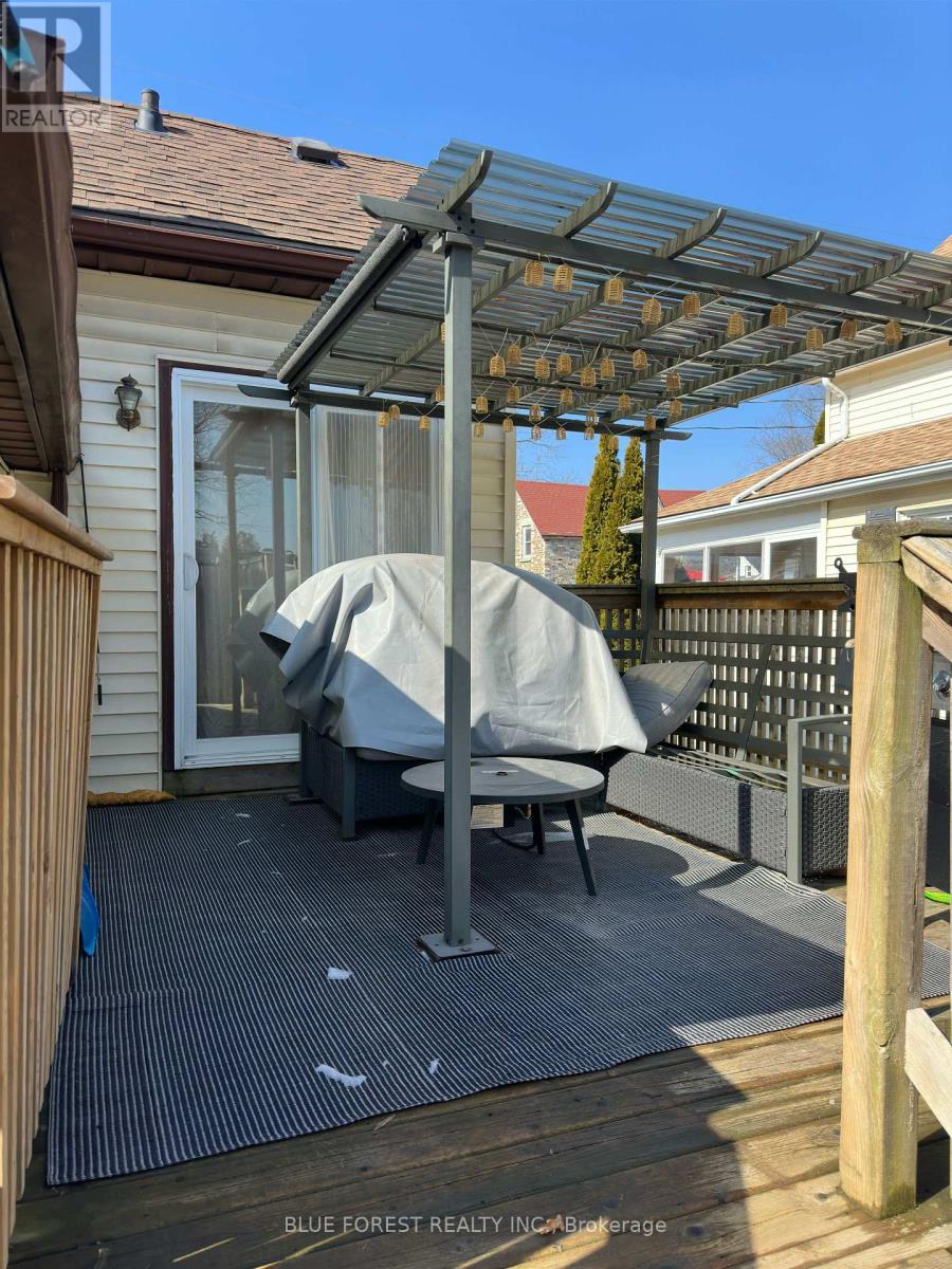 23 Barnes Street, St. Thomas, Ontario  N5R 2V4 - Photo 5 - X12853090