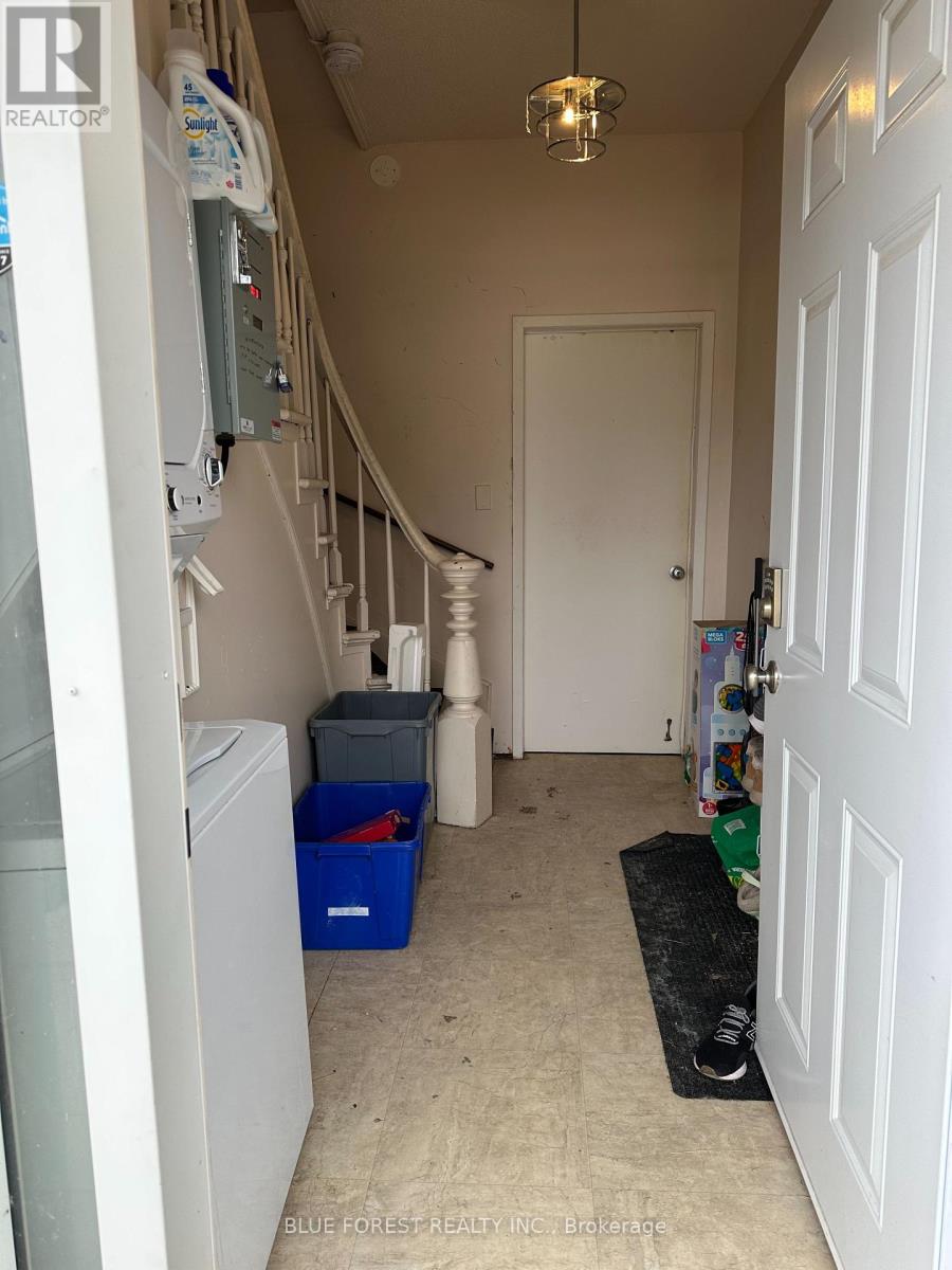 23 Barnes Street, St. Thomas, Ontario  N5R 2V4 - Photo 6 - X12853090