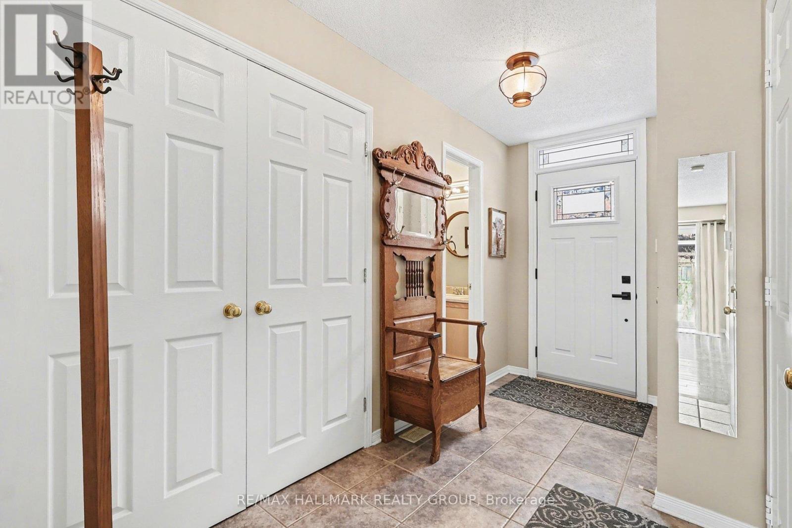 78 Jardin Private, Ottawa, Ontario  K1K 4V9 - Photo 2 - X12853042