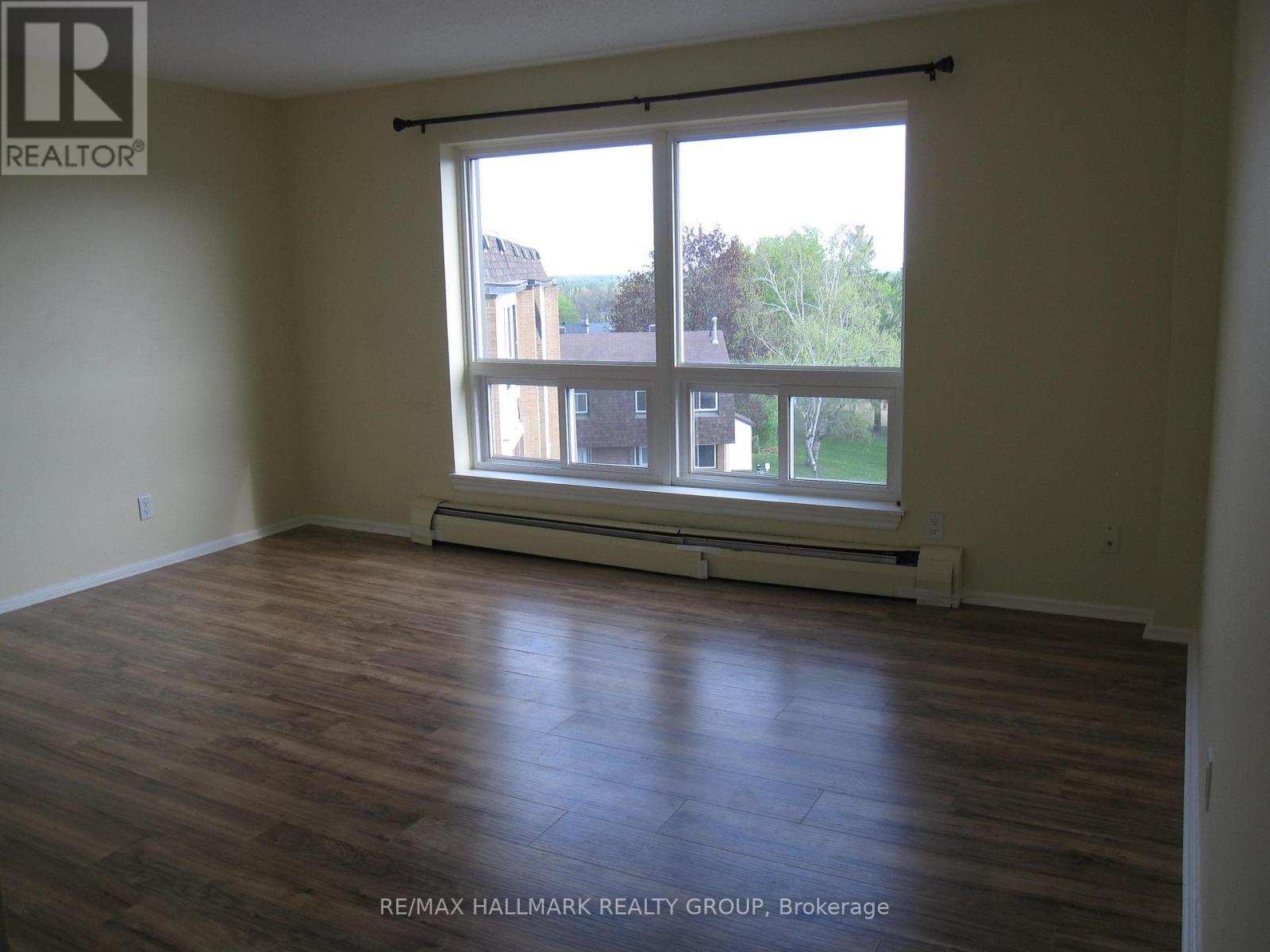 12 - 898 Elmsmere Road, Ottawa, Ontario  K1J 7T6 - Photo 2 - X12853056