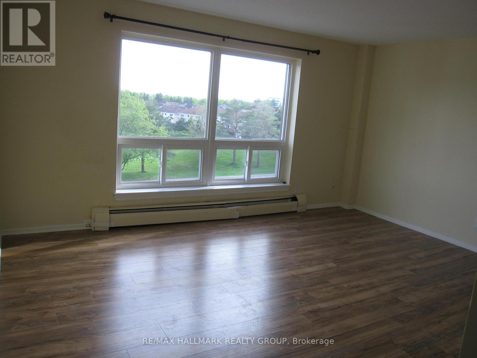 12 - 898 Elmsmere Road, Ottawa, Ontario  K1J 7T6 - Photo 3 - X12853056