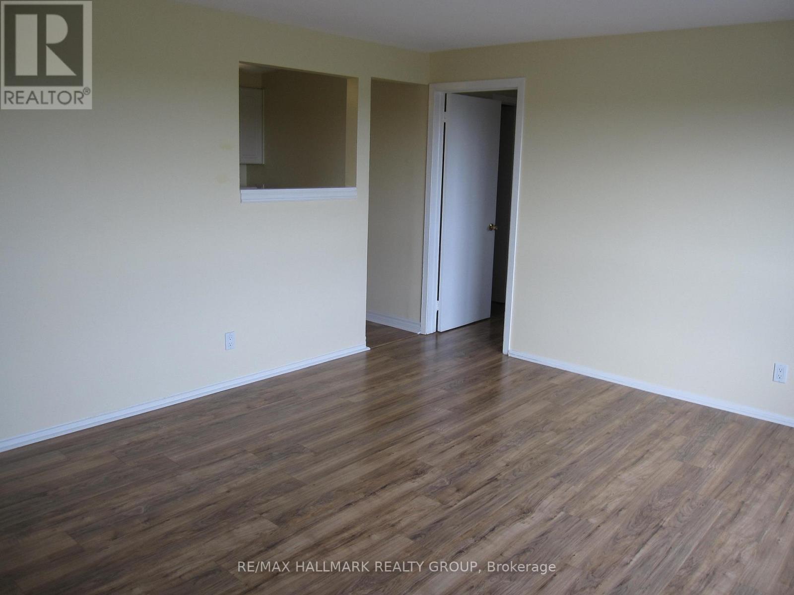 12 - 898 Elmsmere Road, Ottawa, Ontario  K1J 7T6 - Photo 4 - X12853056