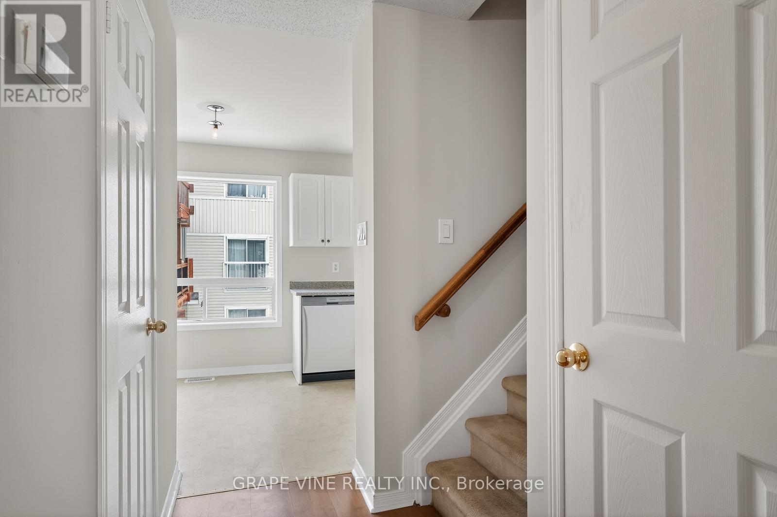 460 Seyton Drive, Ottawa, Ontario  K2H 1G2 - Photo 12 - X12853128