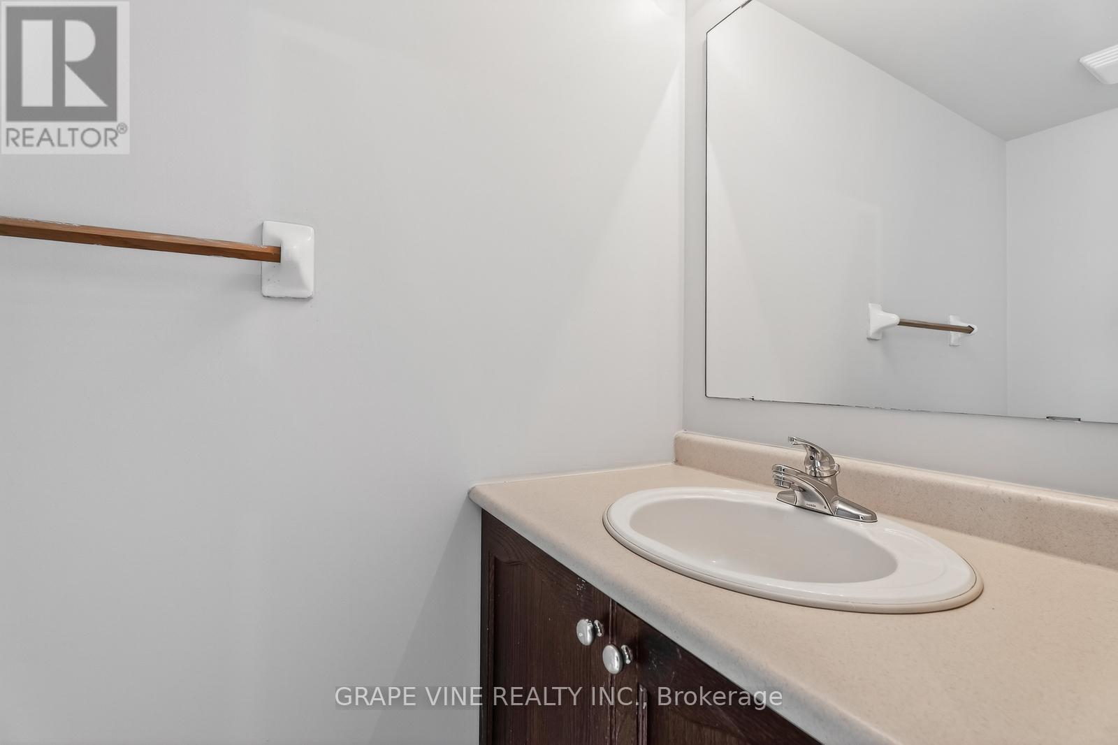 460 Seyton Drive, Ottawa, Ontario  K2H 1G2 - Photo 13 - X12853128