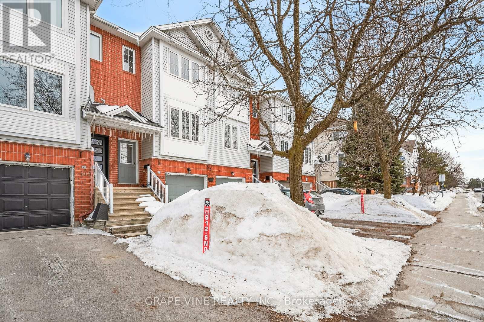 460 Seyton Drive, Ottawa, Ontario  K2H 1G2 - Photo 2 - X12853128