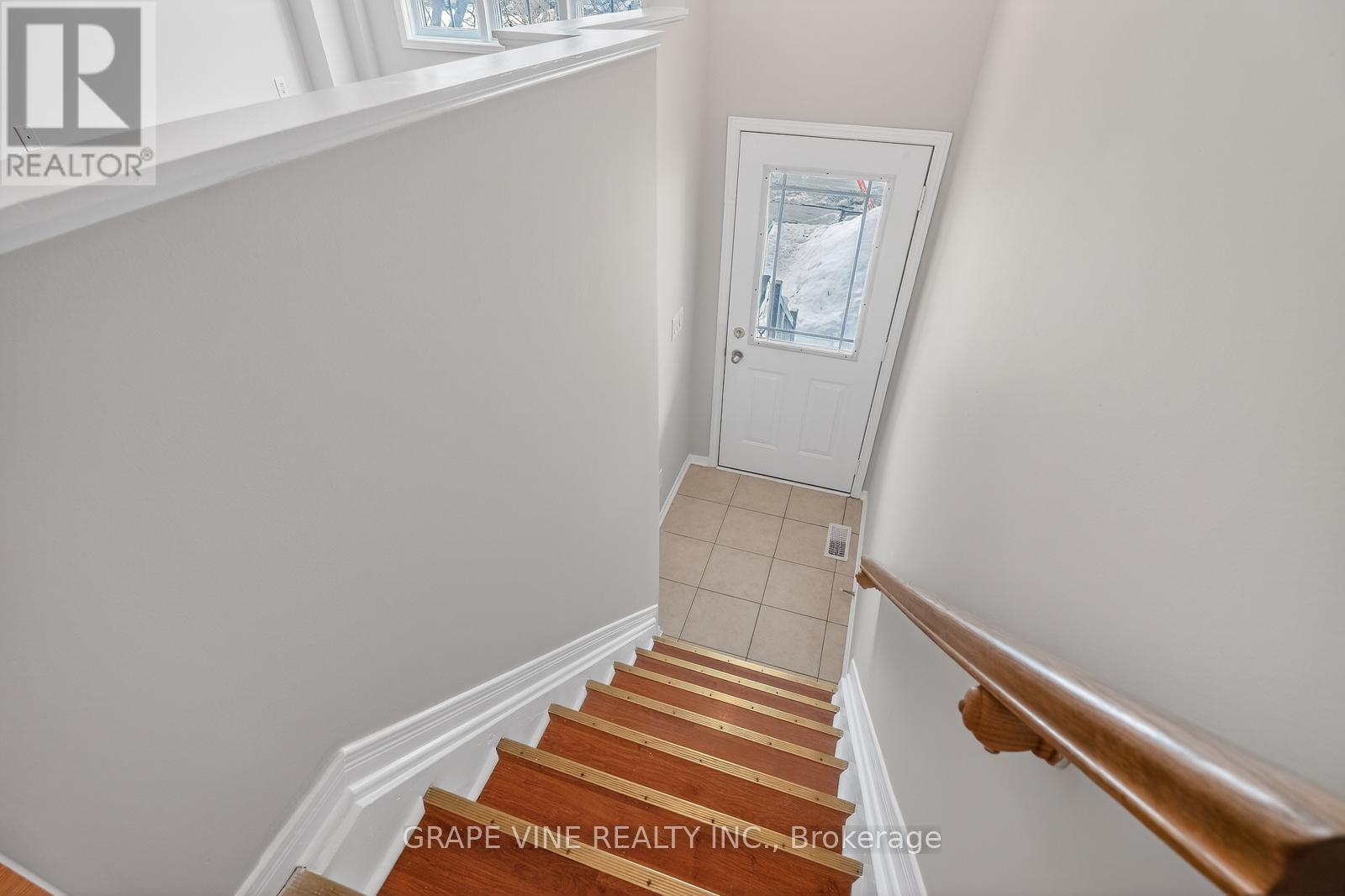 460 Seyton Drive, Ottawa, Ontario  K2H 1G2 - Photo 5 - X12853128