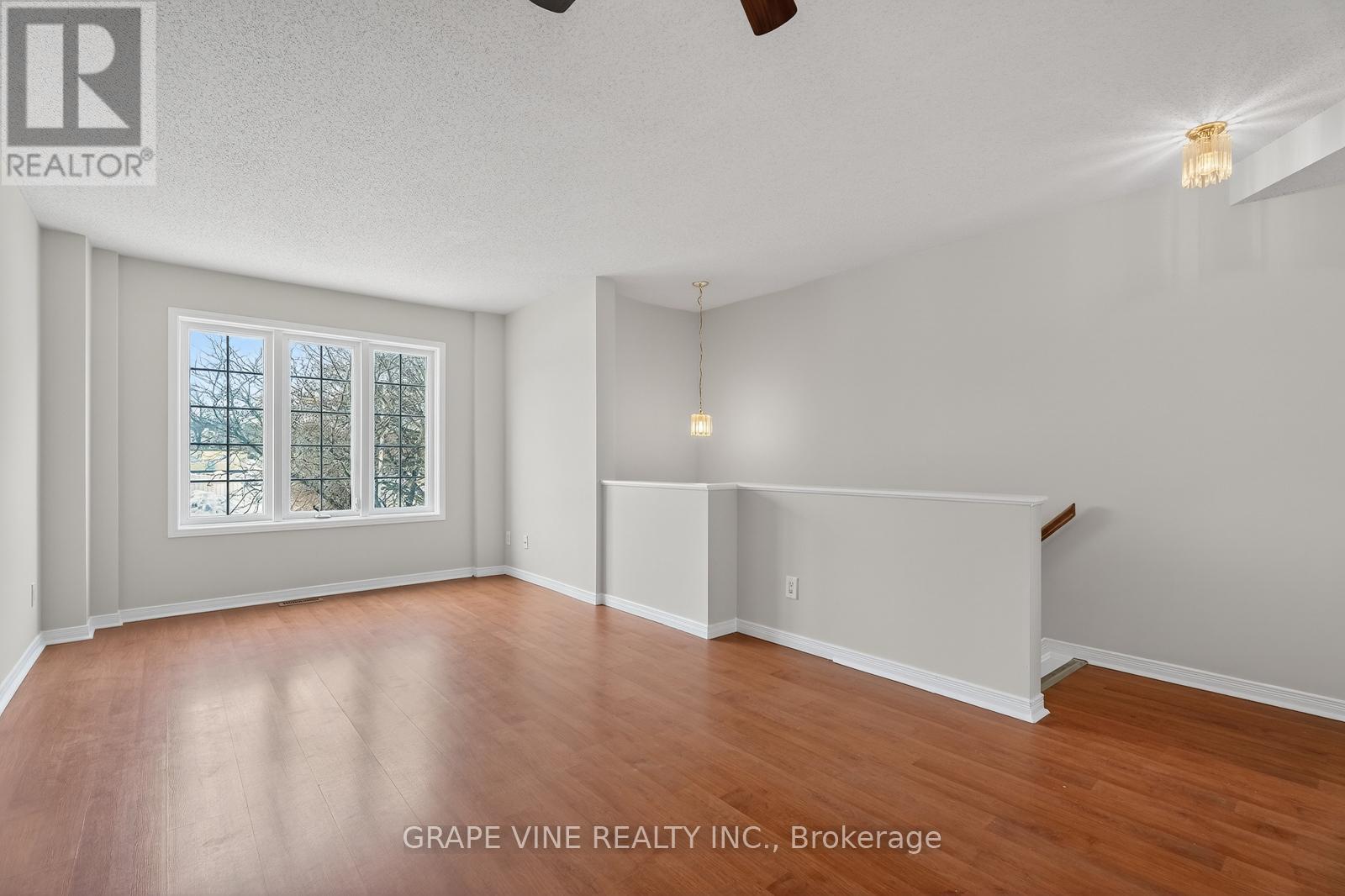 460 Seyton Drive, Ottawa, Ontario  K2H 1G2 - Photo 7 - X12853128