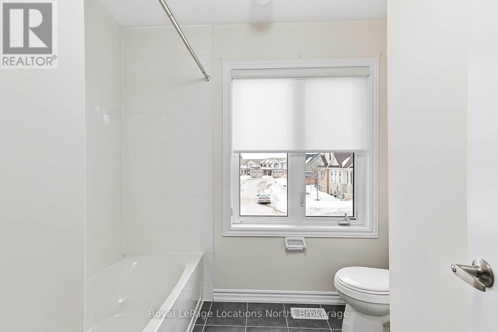 137 Allegra Drive, Wasaga Beach, Ontario  L9Z 0H6 - Photo 33 - S12853054