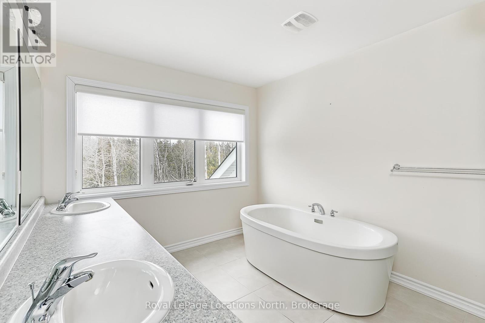 137 Allegra Drive, Wasaga Beach, Ontario  L9Z 0H6 - Photo 28 - S12853054