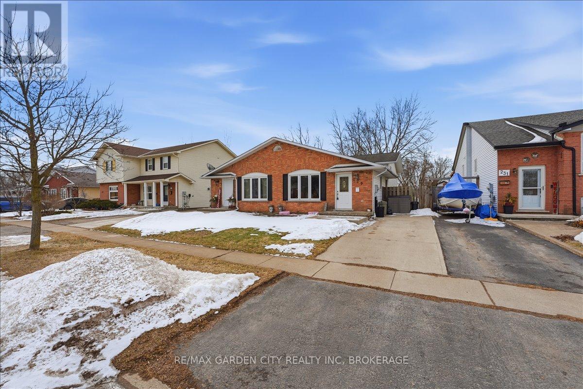 229 Windsor Street, Welland, Ontario  L3C 7A3 - Photo 2 - X12853060