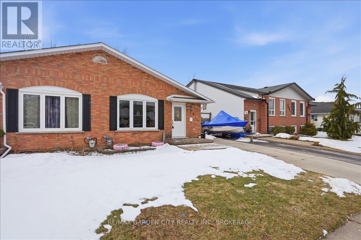 229 Windsor Street, Welland, Ontario  L3C 7A3 - Photo 3 - X12853060