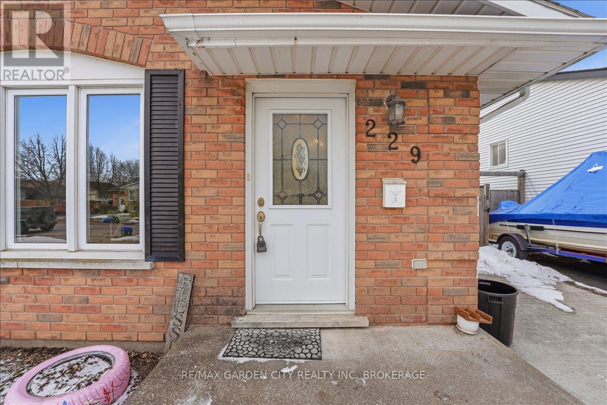 229 Windsor Street, Welland, Ontario  L3C 7A3 - Photo 5 - X12853060