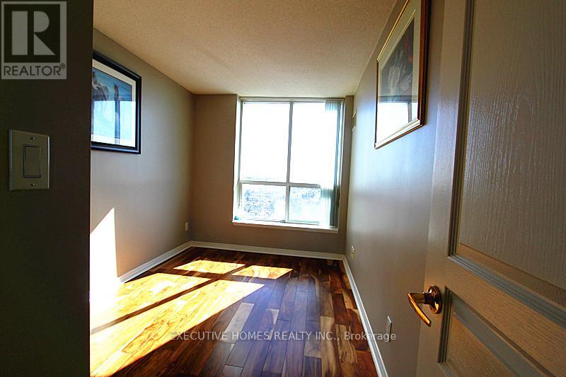 1709 - 4879 Kimbermount Avenue, Mississauga, Ontario  L5M 7R8 - Photo 8 - W12849790