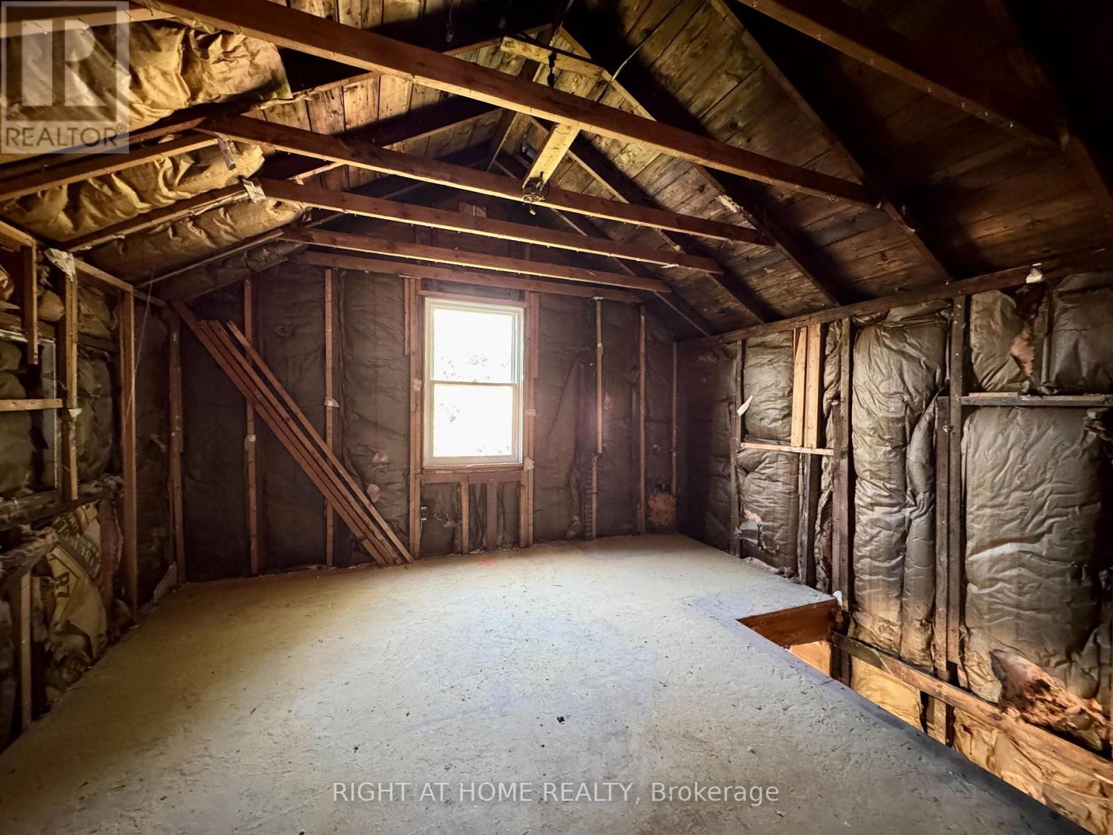 144 Waterloo Street, Fort Erie (Central), Ontario  L2A 3K2 - Photo 2 - X12568932