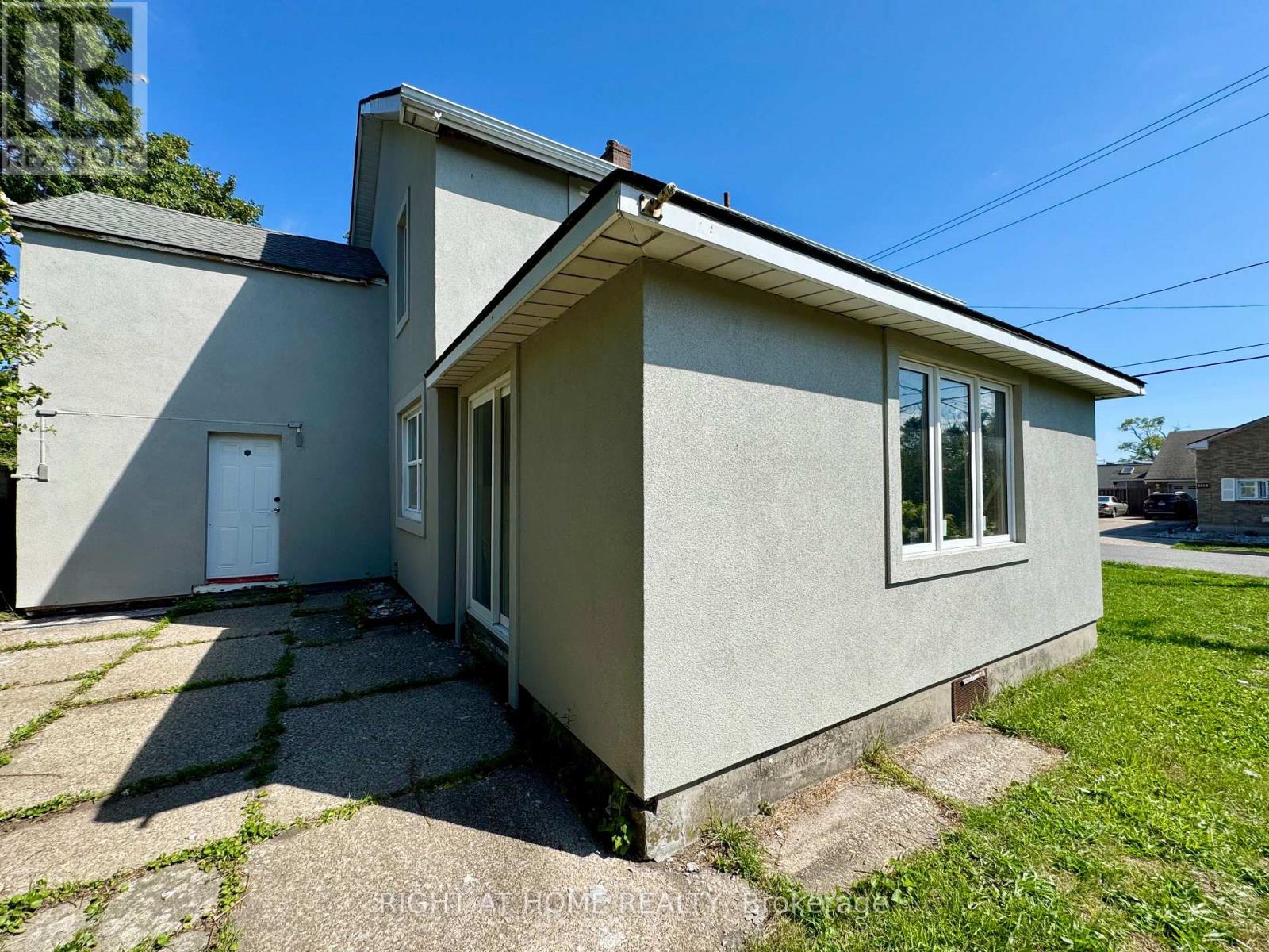 144 Waterloo Street, Fort Erie (Central), Ontario  L2A 3K2 - Photo 7 - X12568932