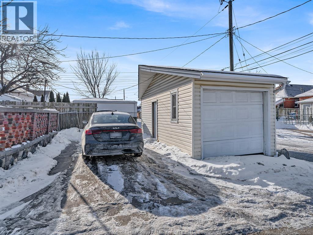 1027 Marentette Avenue, Windsor, Ontario  N9A 2A4 - Photo 11 - 26004717