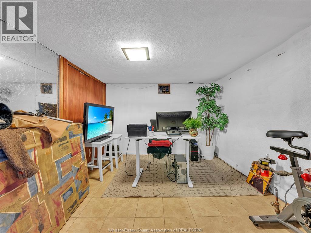 1027 Marentette Avenue, Windsor, Ontario  N9A 2A4 - Photo 41 - 26004717