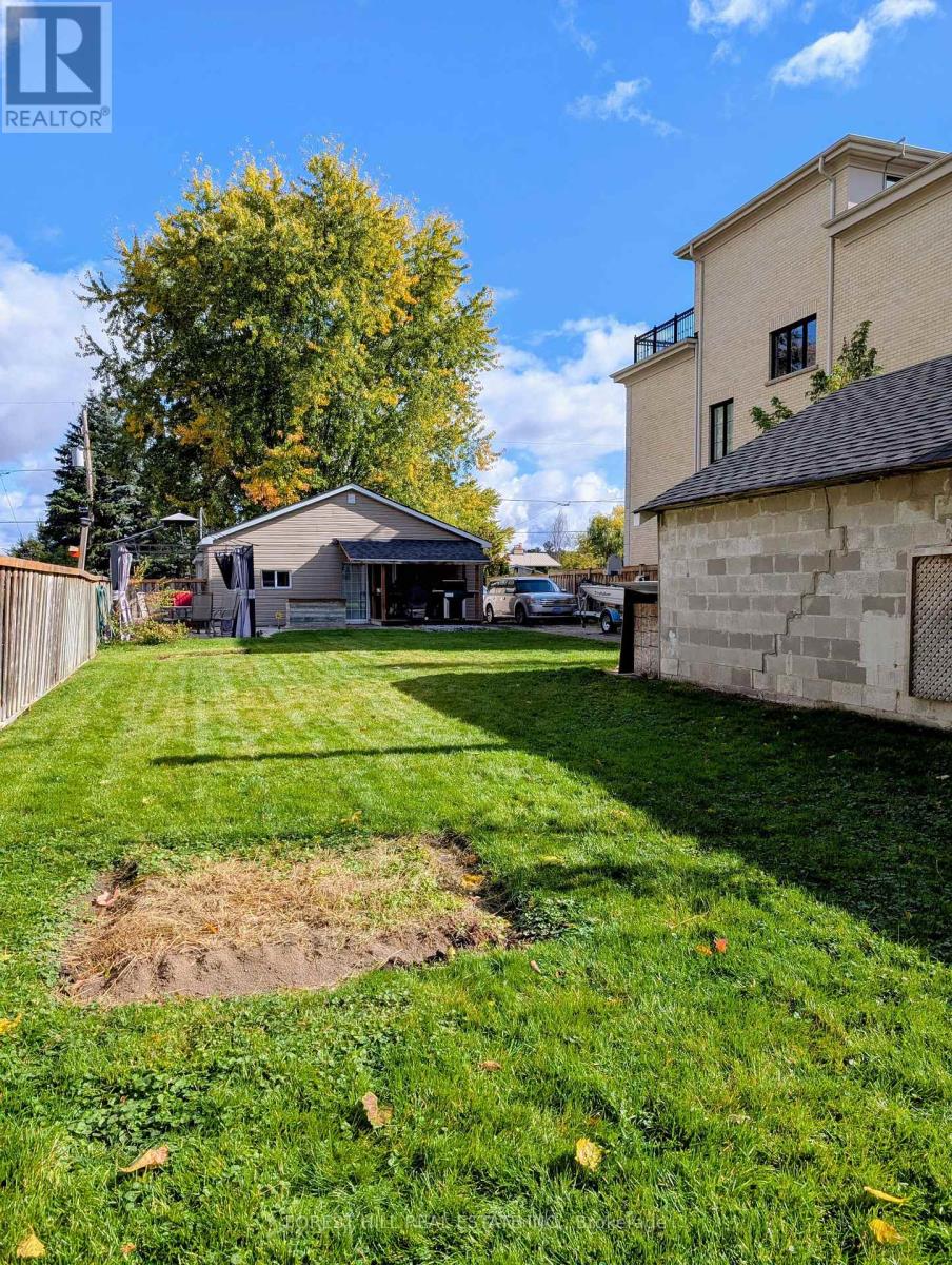 26 River Drive, East Gwillimbury, Ontario  L9N 1A6 - Photo 4 - N12853078