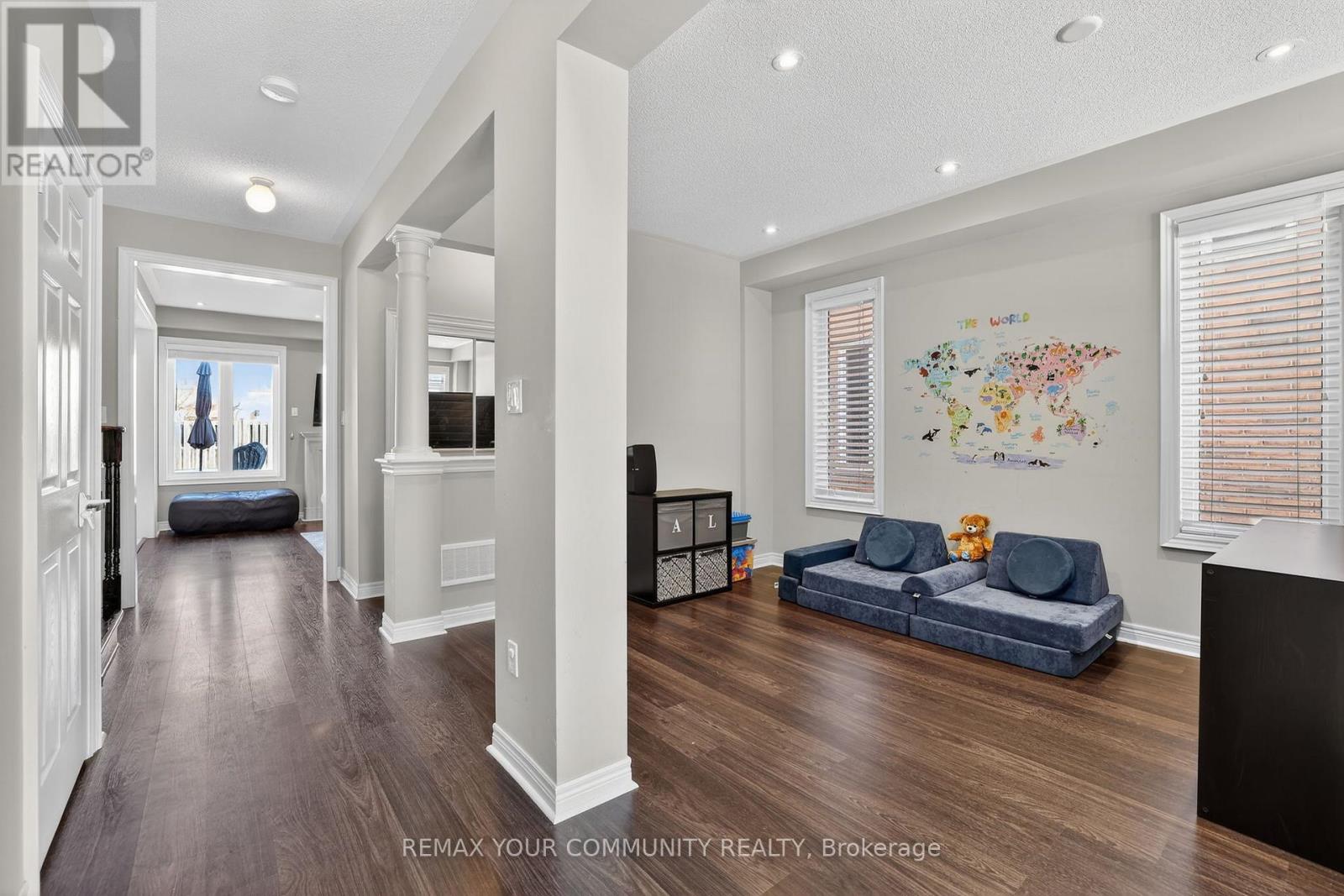 9 Faris Street, Bradford West Gwillimbury (Bradford), Ontario  L3Z 0B4 - Photo 4 - N12853124