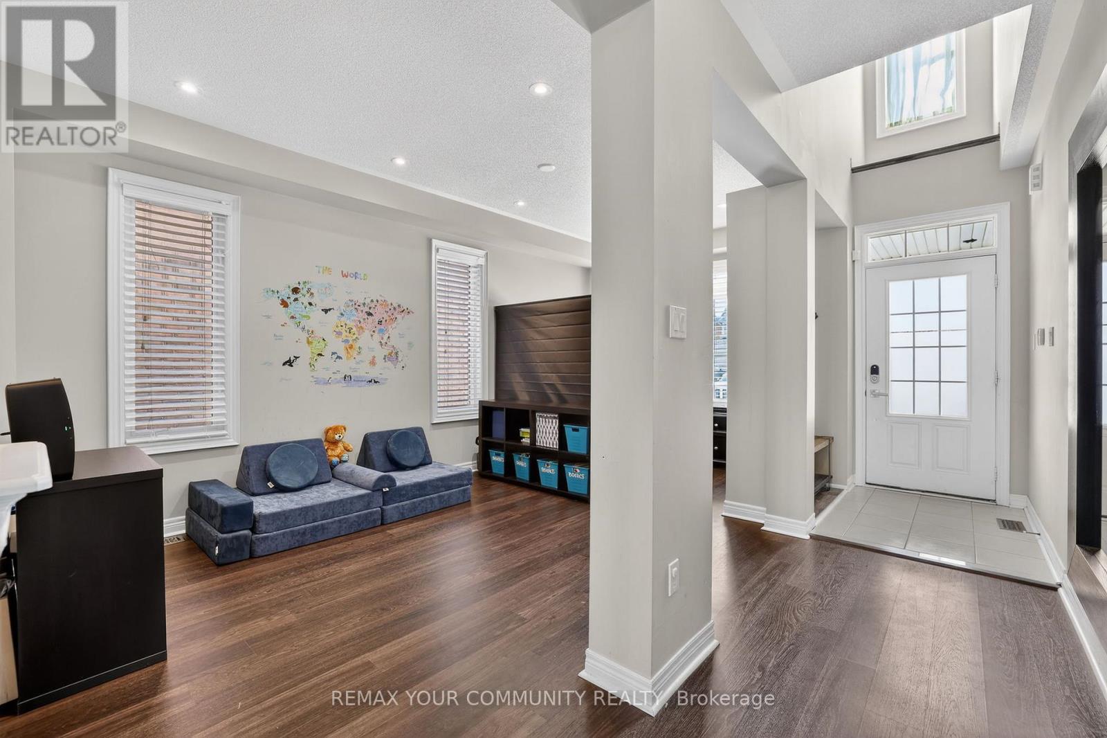 9 Faris Street, Bradford West Gwillimbury (Bradford), Ontario  L3Z 0B4 - Photo 6 - N12853124