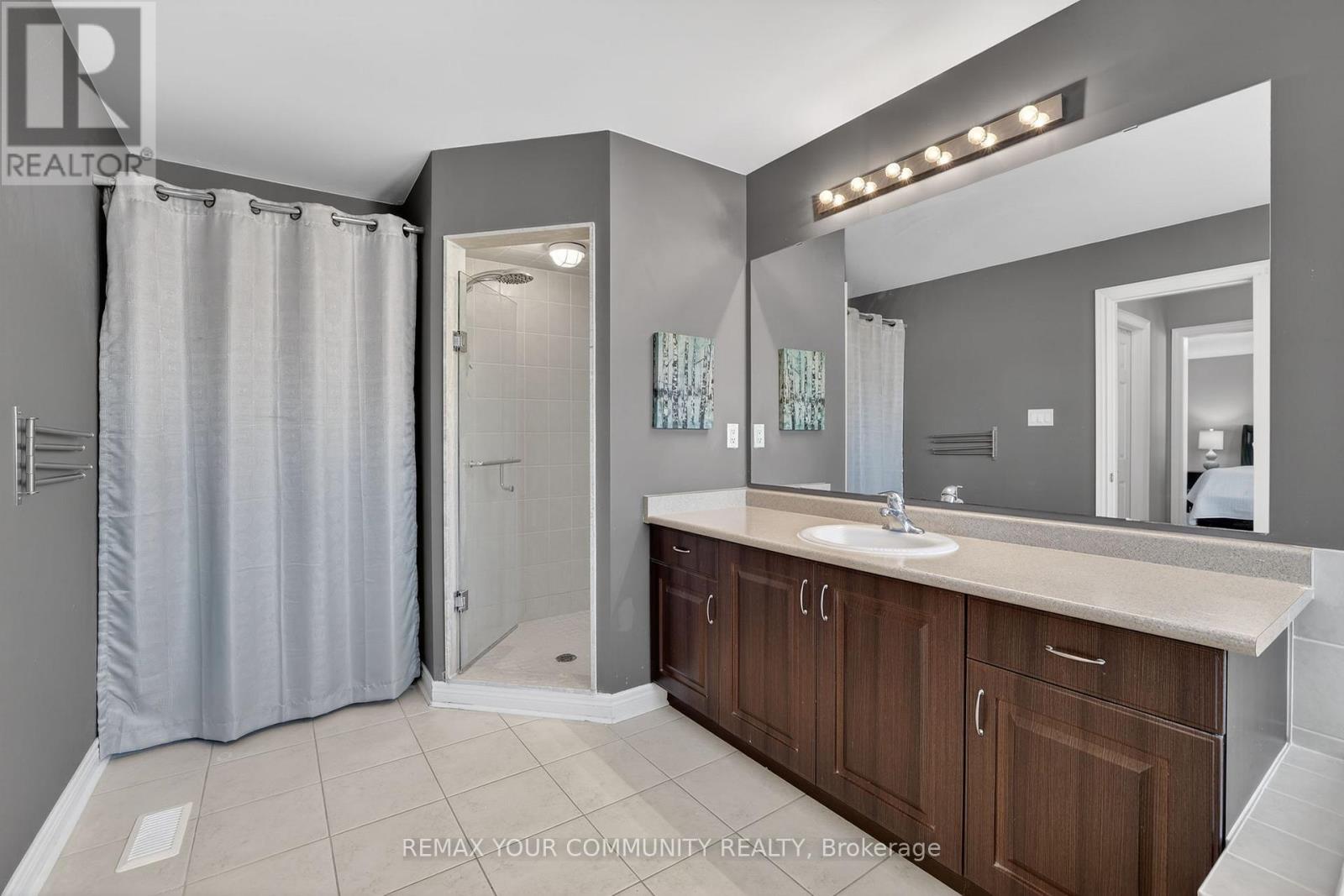 9 Faris Street, Bradford West Gwillimbury (Bradford), Ontario  L3Z 0B4 - Photo 9 - N12853124