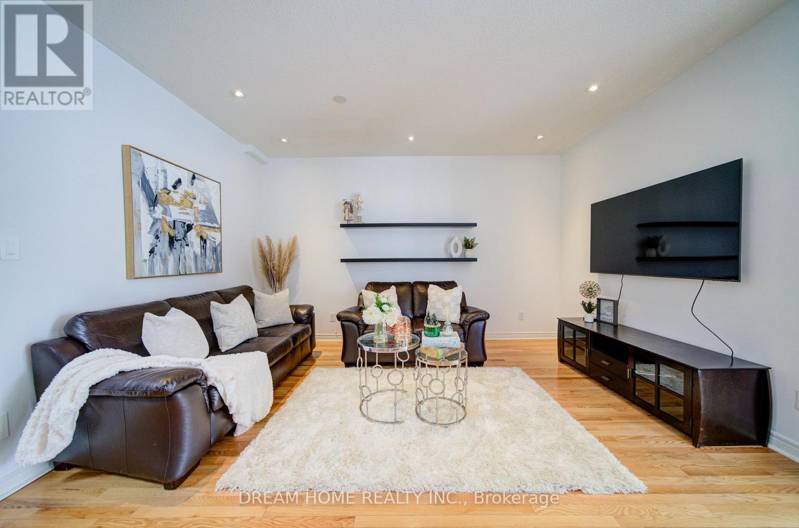 208 Tom Taylor Crescent, Newmarket, Ontario  L3X 3E8 - Photo 6 - N12852798