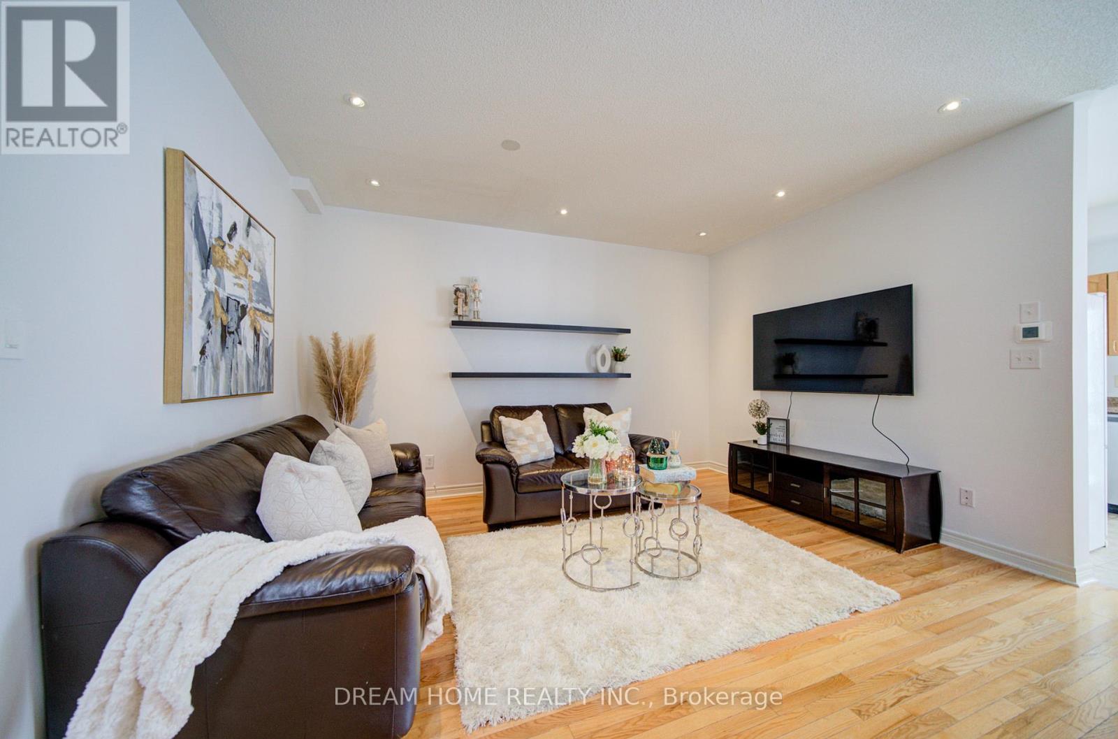 208 Tom Taylor Crescent, Newmarket, Ontario  L3X 3E8 - Photo 7 - N12852798