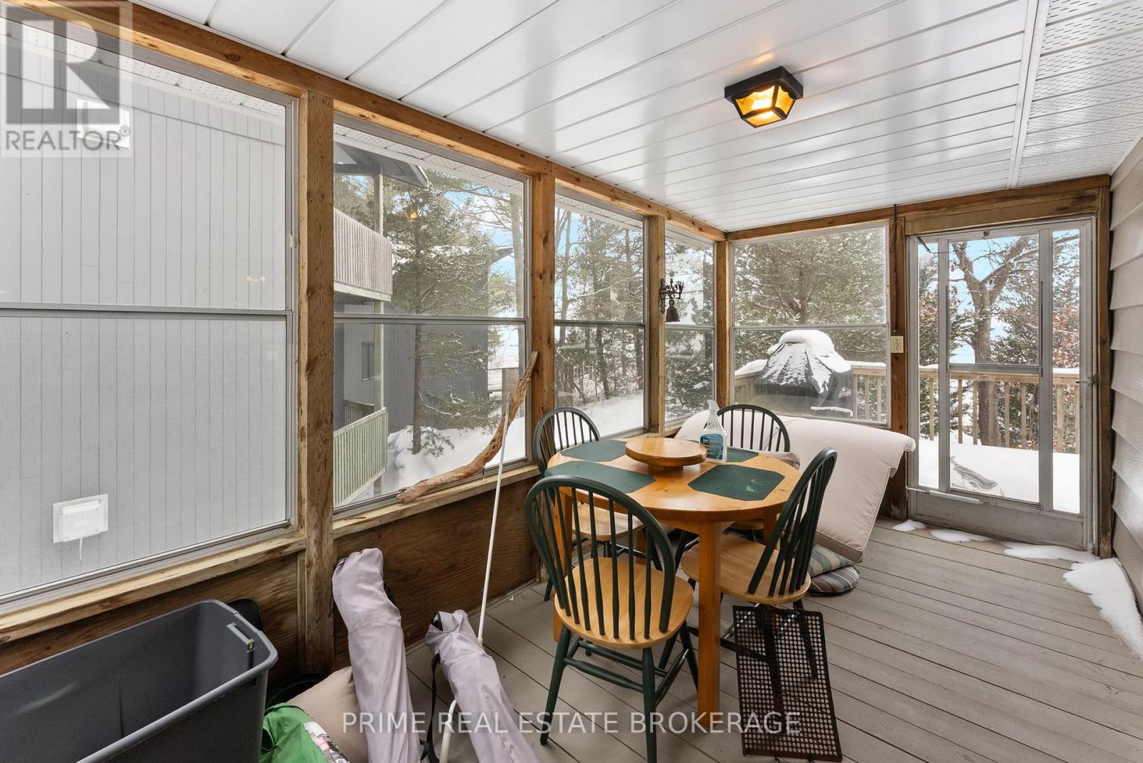 9856 Huron Place, Lambton Shores (Grand Bend), Ontario  N0M 1T0 - Photo 42 - X12849344