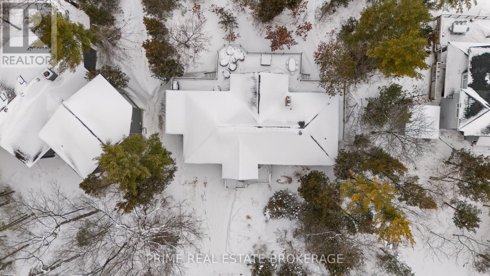 9856 Huron Place, Lambton Shores (Grand Bend), Ontario  N0M 1T0 - Photo 45 - X12849344