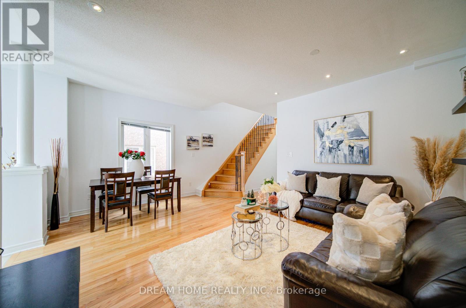 208 TOM TAYLOR CRESCENT, Newmarket, Ontario