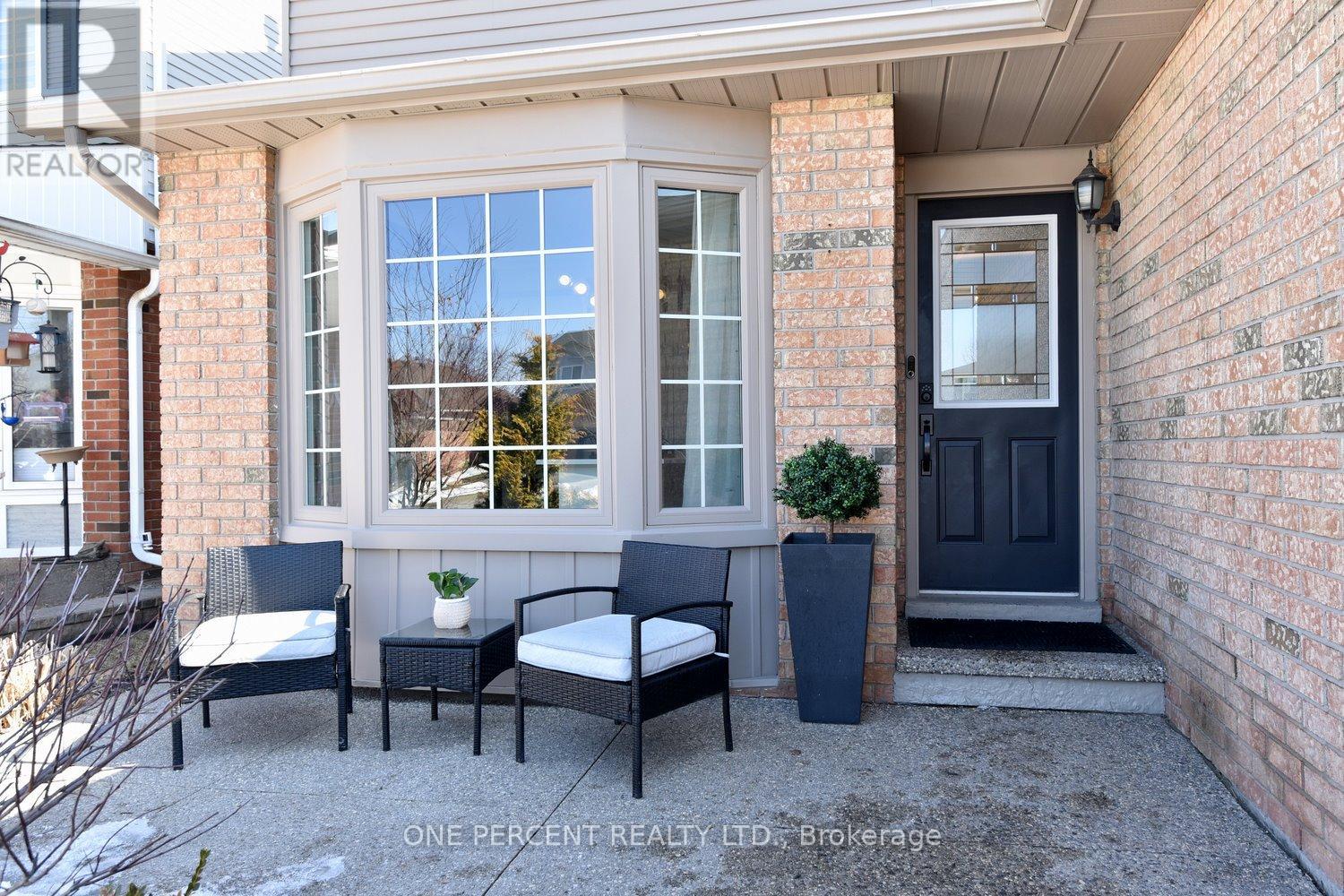 2211 Hunt Crescent, Burlington (Headon), Ontario  L7M 3E3 - Photo 2 - W12853080