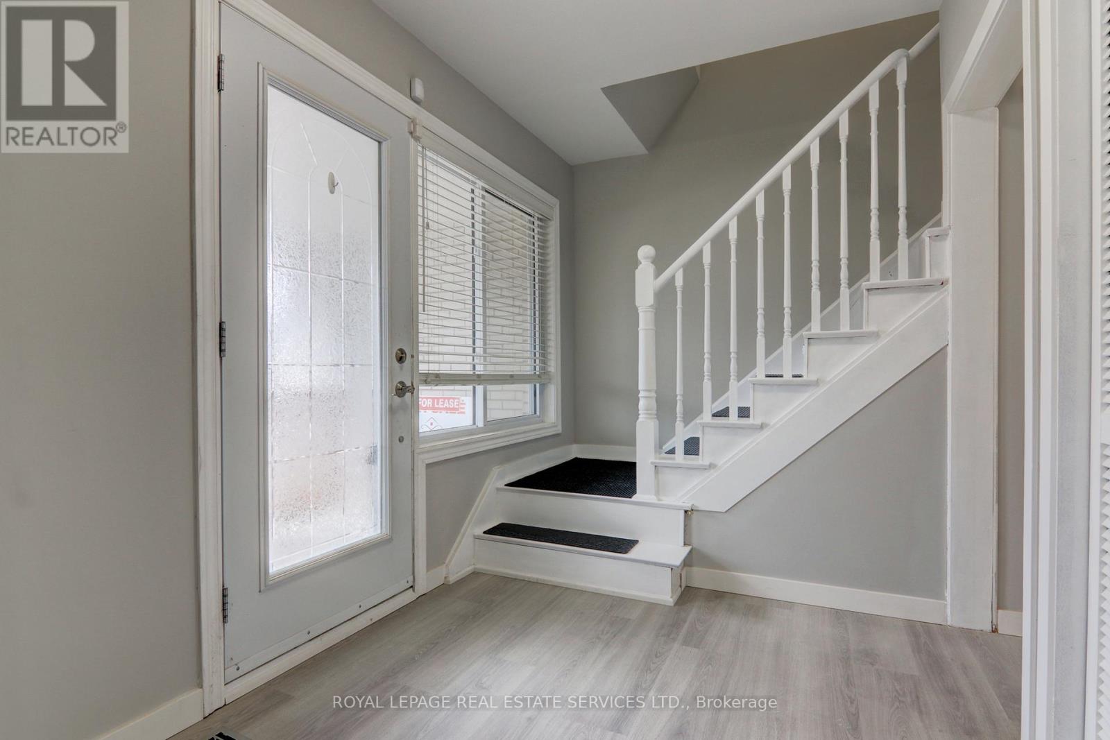 1191 Newton Road, Oakville, Ontario  L6H 2A1 - Photo 2 - W12853086