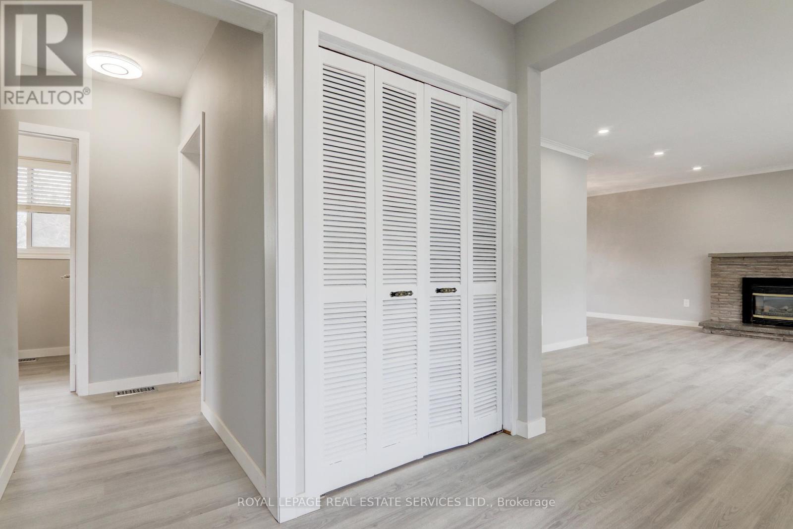 1191 Newton Road, Oakville, Ontario  L6H 2A1 - Photo 3 - W12853086