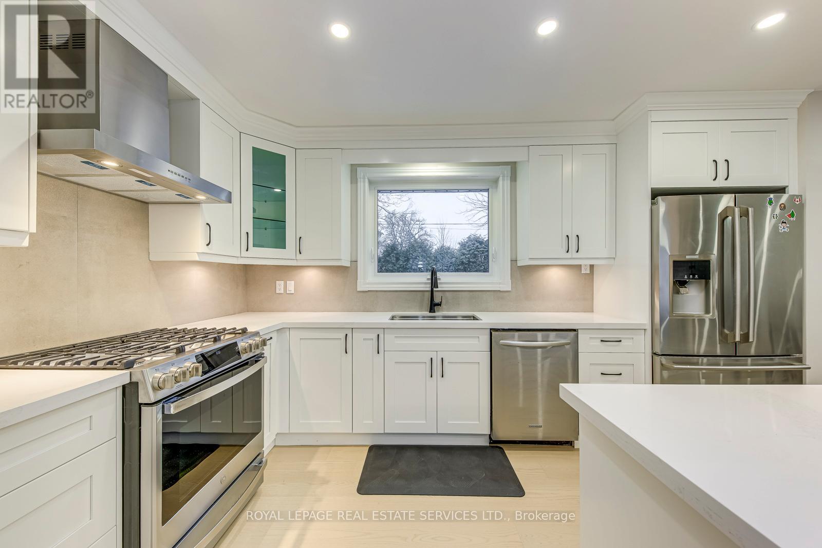 2420 Raymore Drive, Burlington, Ontario  L7R 2B3 - Photo 16 - W12853088