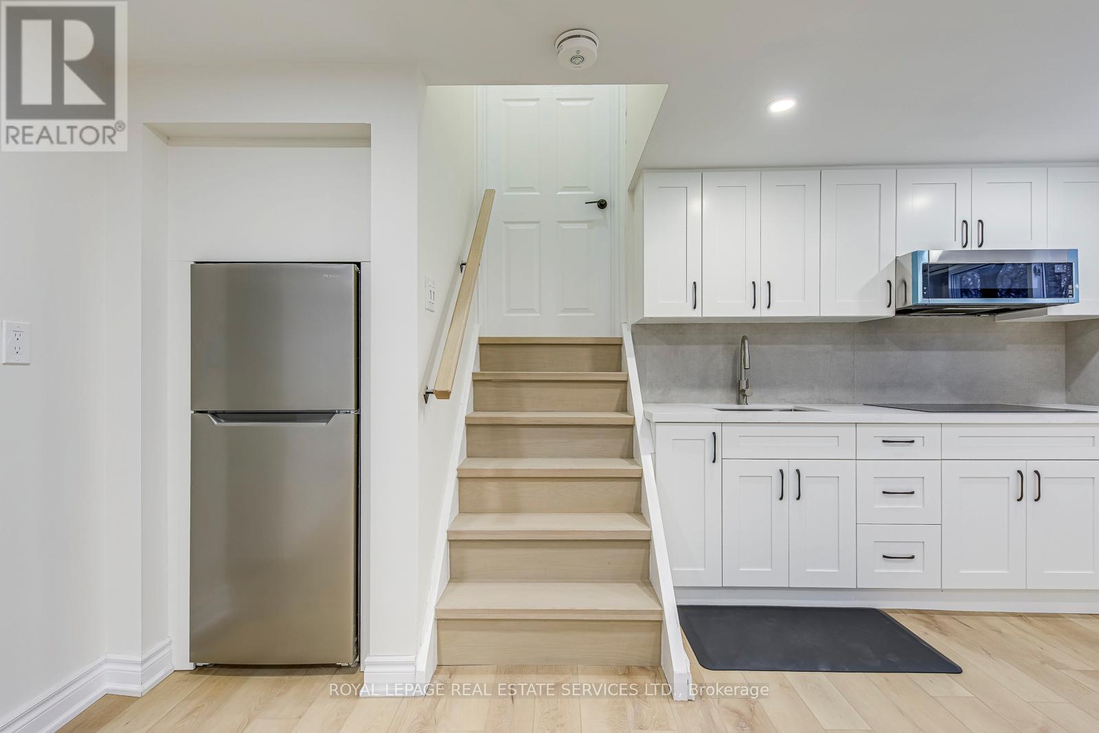 2420 Raymore Drive, Burlington, Ontario  L7R 2B3 - Photo 28 - W12853088