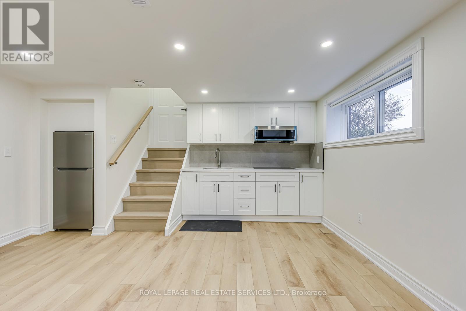 2420 Raymore Drive, Burlington, Ontario  L7R 2B3 - Photo 29 - W12853088