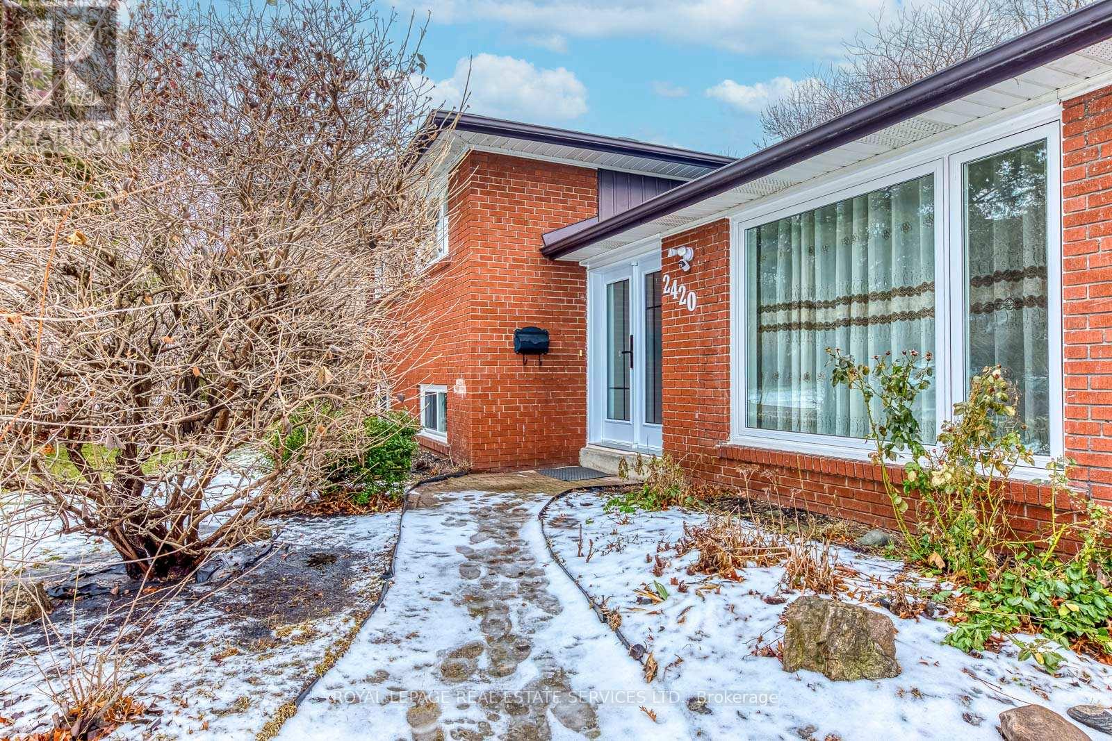 2420 Raymore Drive, Burlington, Ontario  L7R 2B3 - Photo 4 - W12853088