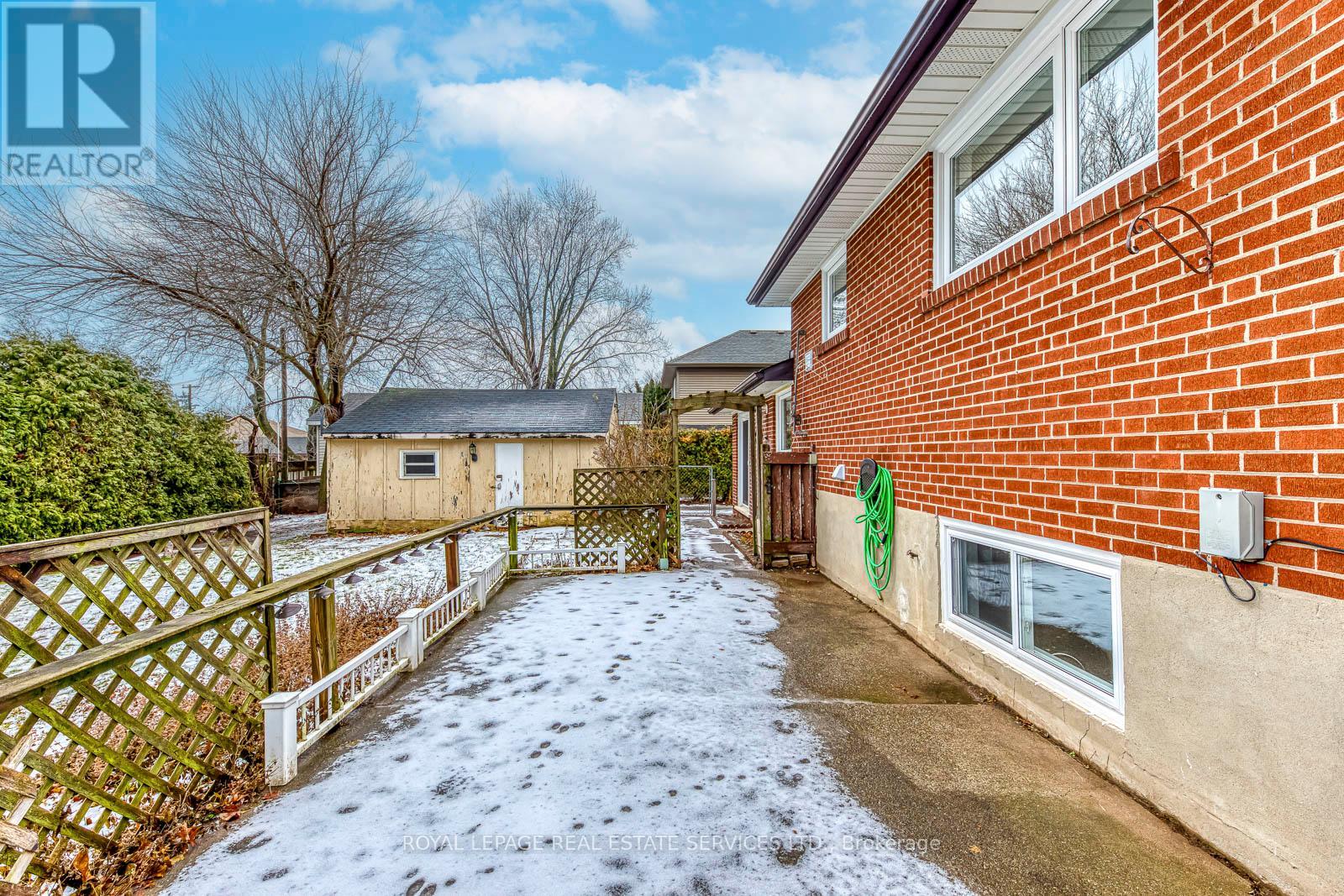 2420 Raymore Drive, Burlington, Ontario  L7R 2B3 - Photo 40 - W12853088