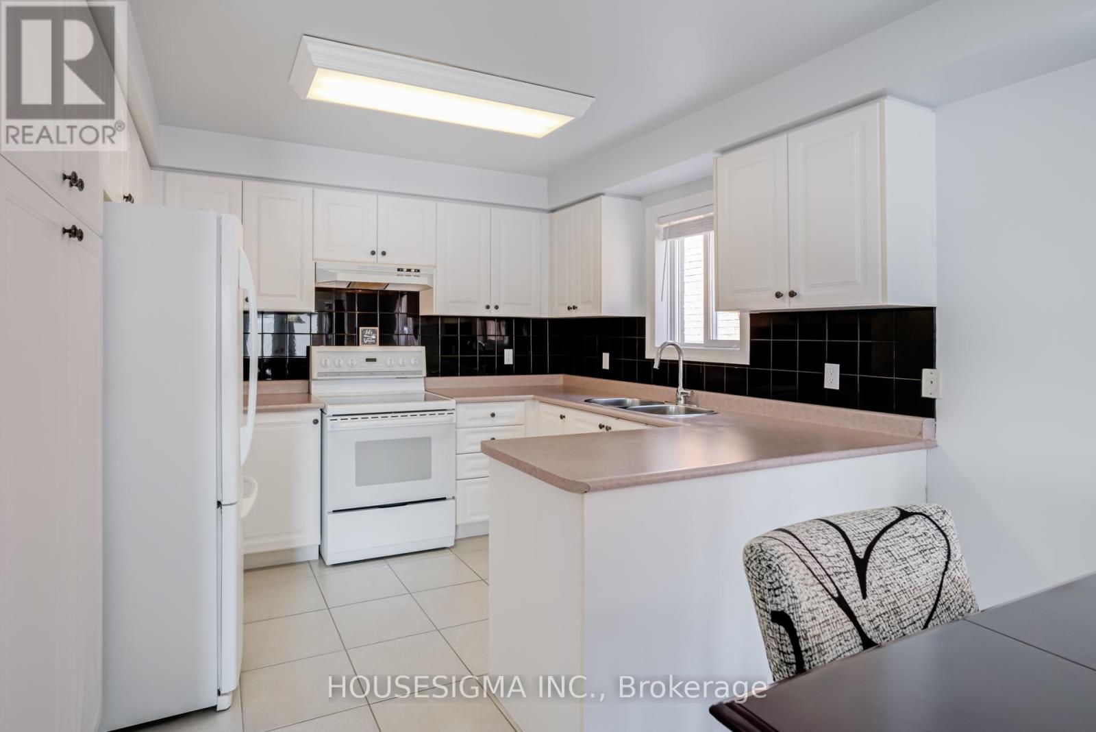 20 Sweet Briar Lane, Brampton, Ontario  L6Z 4V3 - Photo 13 - W12853102