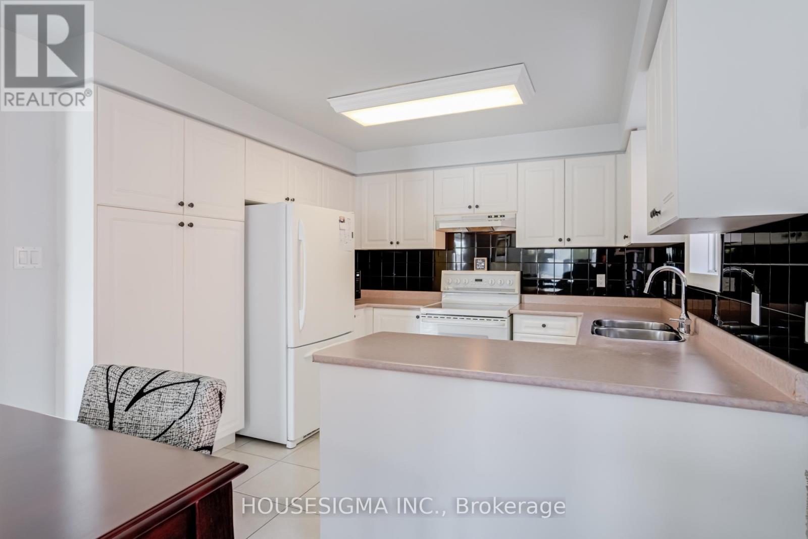 20 Sweet Briar Lane, Brampton, Ontario  L6Z 4V3 - Photo 14 - W12853102