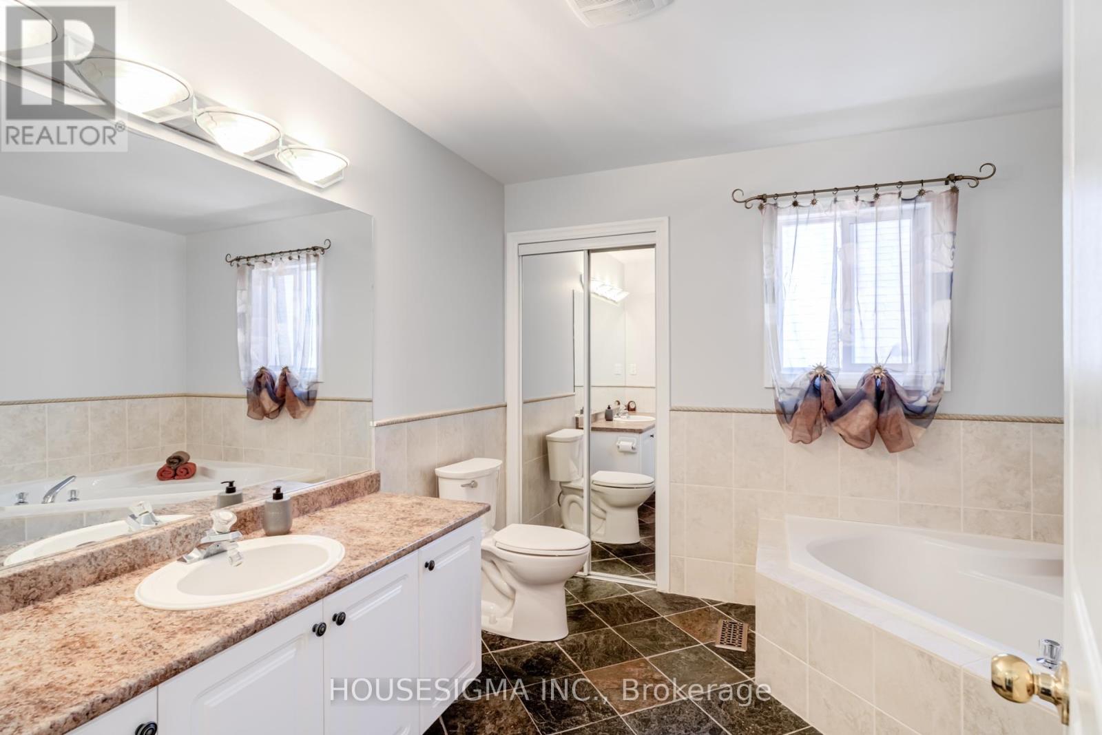 20 Sweet Briar Lane, Brampton, Ontario  L6Z 4V3 - Photo 24 - W12853102