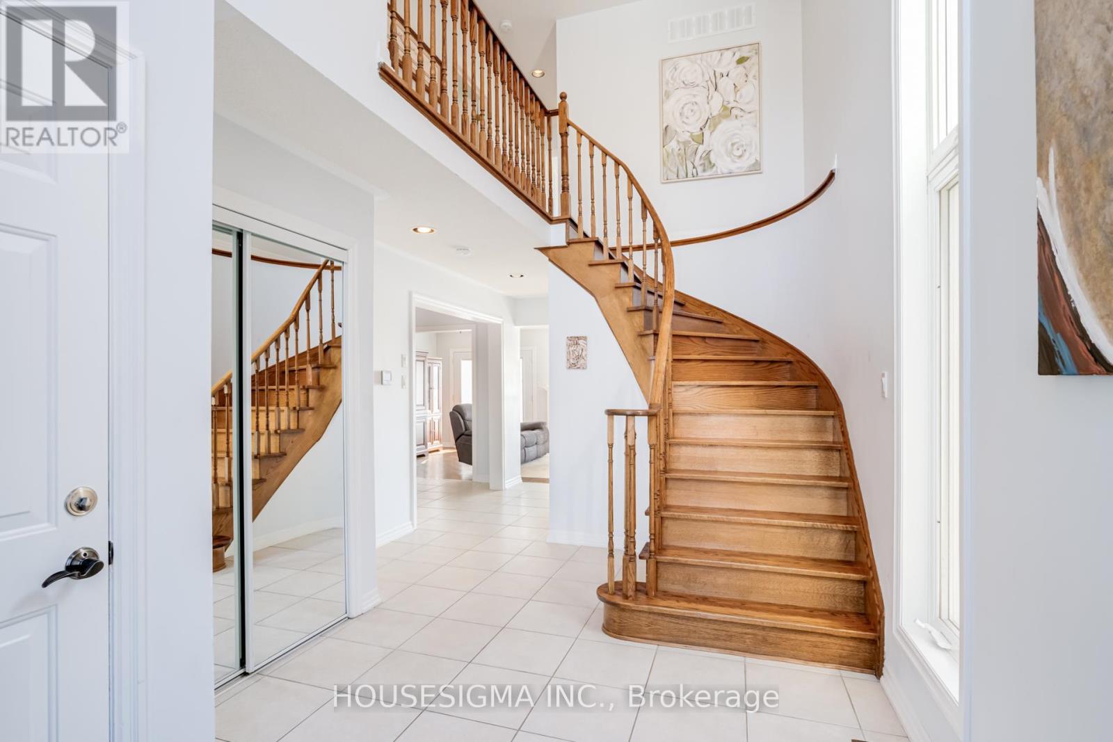 20 Sweet Briar Lane, Brampton, Ontario  L6Z 4V3 - Photo 4 - W12853102