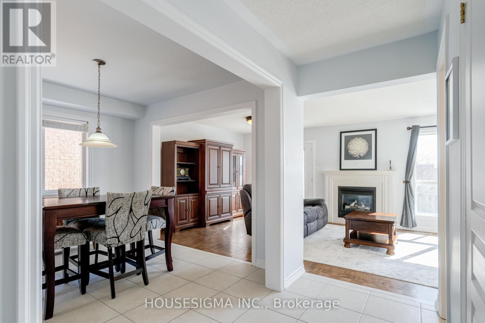 20 Sweet Briar Lane, Brampton, Ontario  L6Z 4V3 - Photo 6 - W12853102