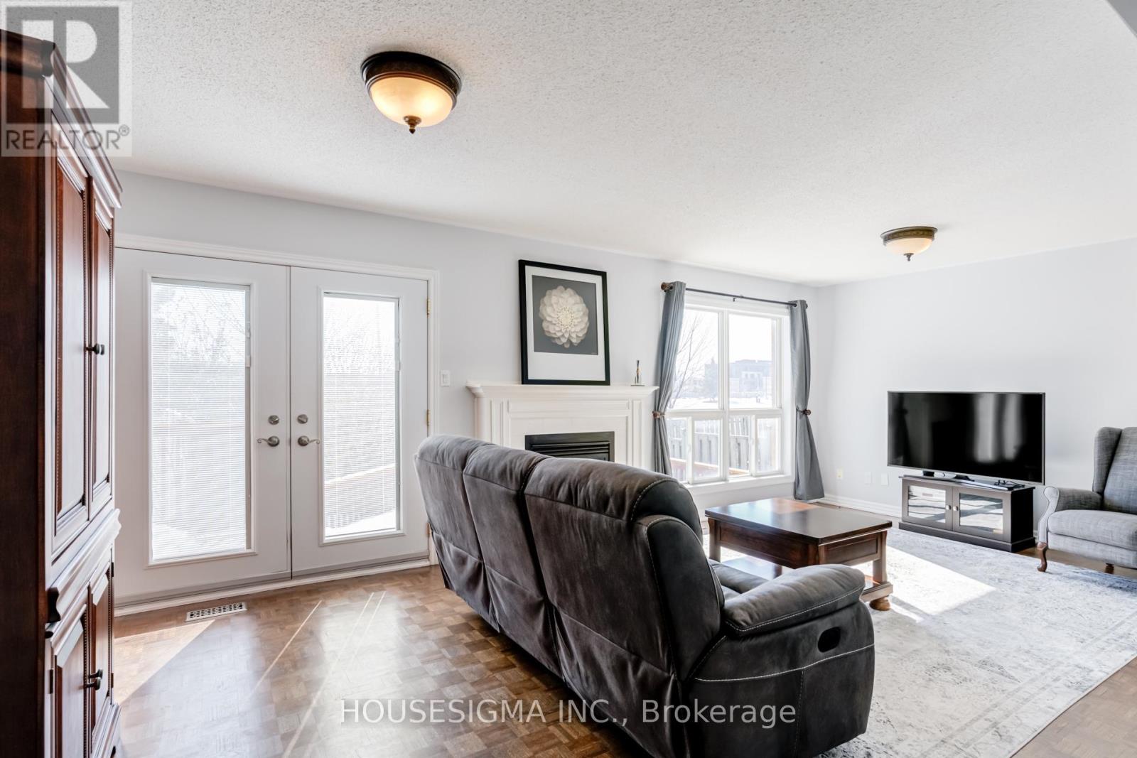 20 Sweet Briar Lane, Brampton, Ontario  L6Z 4V3 - Photo 8 - W12853102