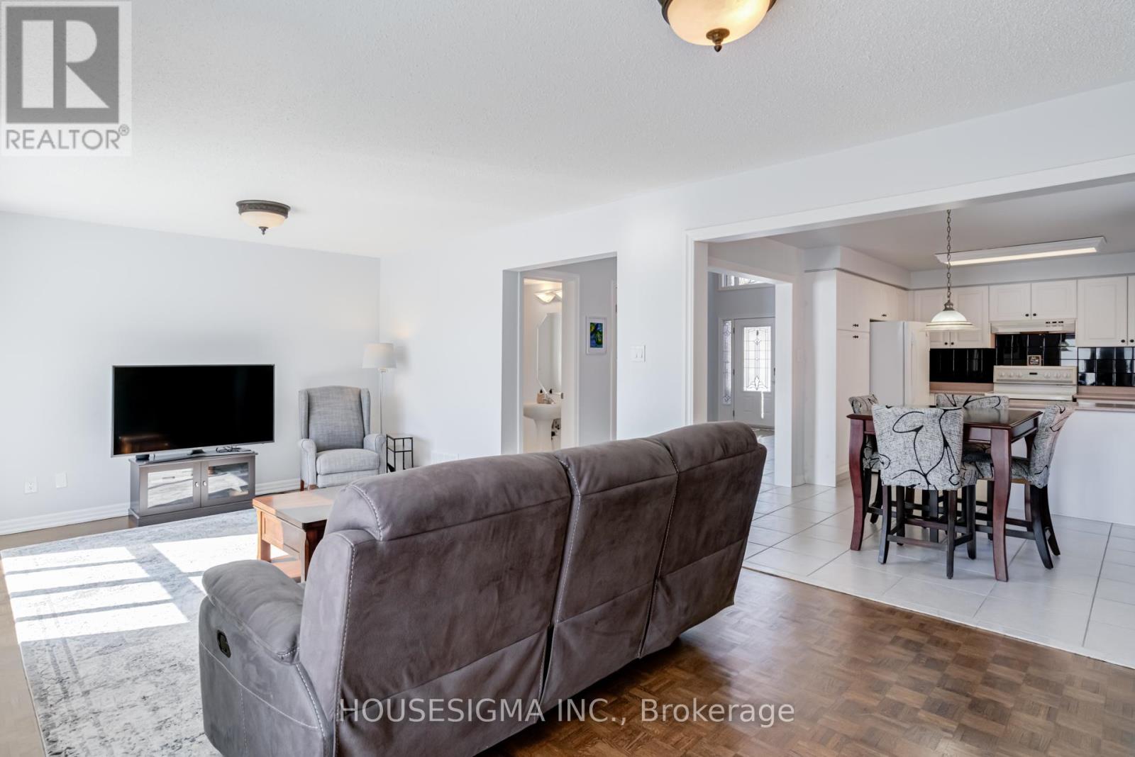 20 Sweet Briar Lane, Brampton, Ontario  L6Z 4V3 - Photo 9 - W12853102