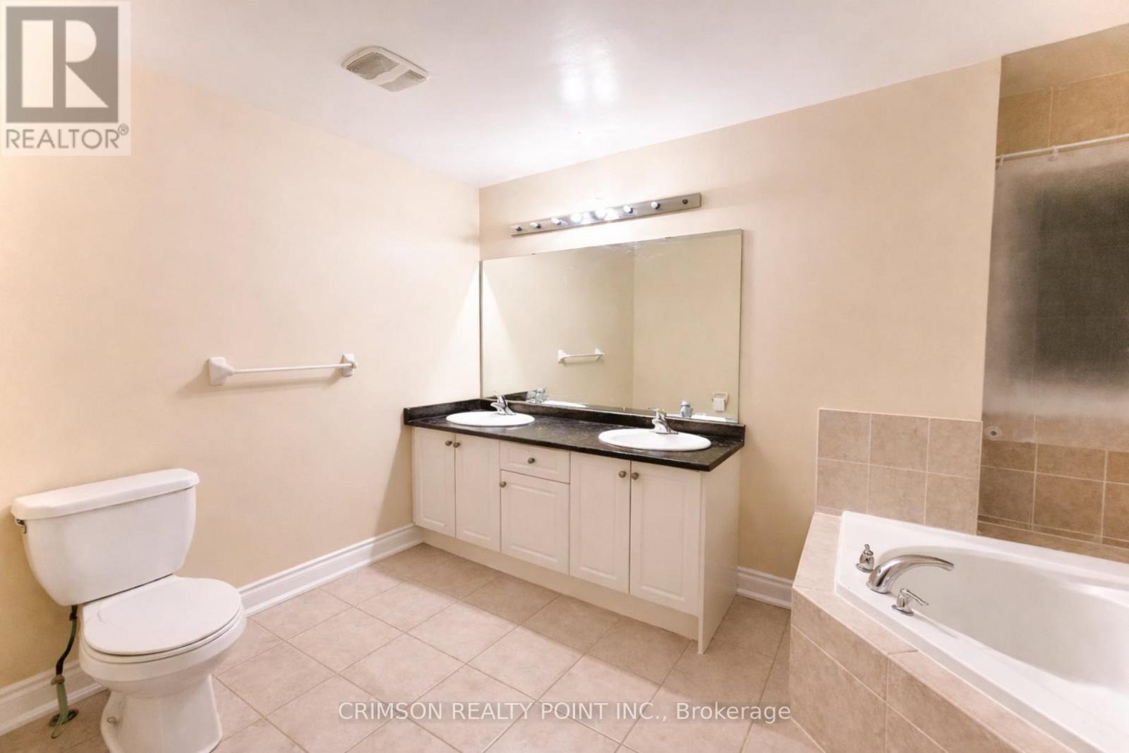 5b Hobden Place, Toronto, Ontario  M9R 3R6 - Photo 11 - W12853104